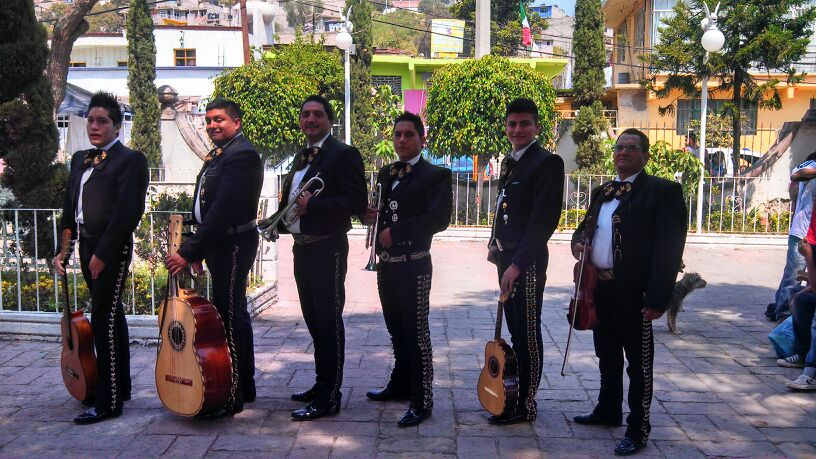 CONTRATACION DE MARIACHIS