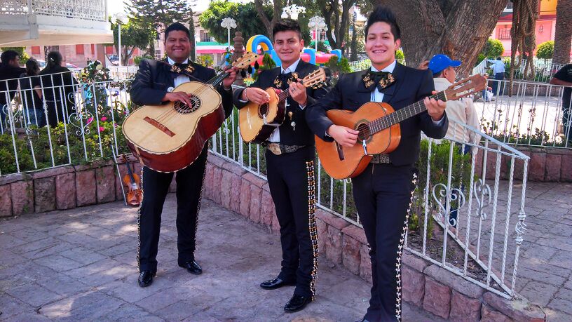CONTRATACION DE MARIACHIS
