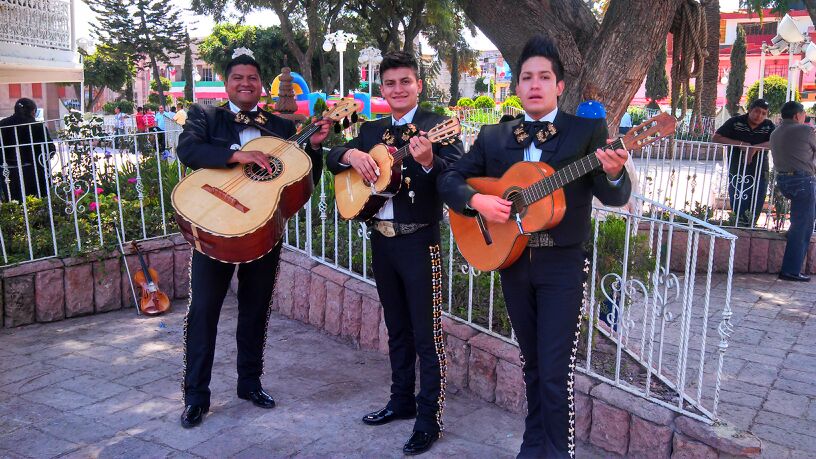 CONTRATACION DE MARIACHIS